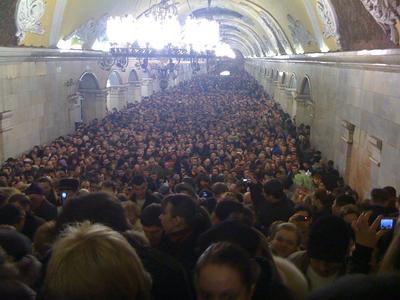 В метро Москвы опровергли призывы отказаться от поездок в час пик -  Газета.Ru