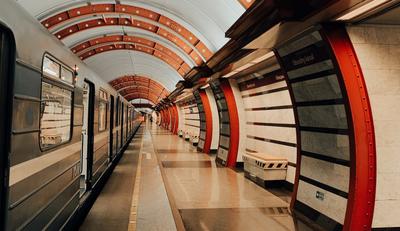 The Metro (Subway, Underground) in Saint Petersburg - YouTube