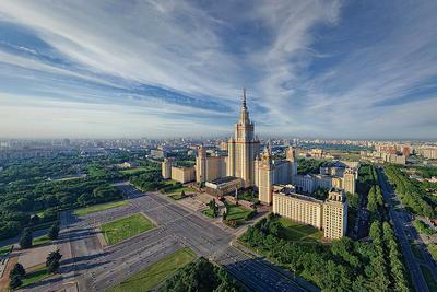 МГУ и «Москва-Сити» в тумане. Фотография дня — РБК