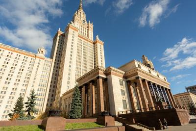 Главное здание МГУ. Москва. 1949-1953 гг. Архитекторы: Л. Руднев, П.  Абросимов, С. Чернышёв, А. Хряков.