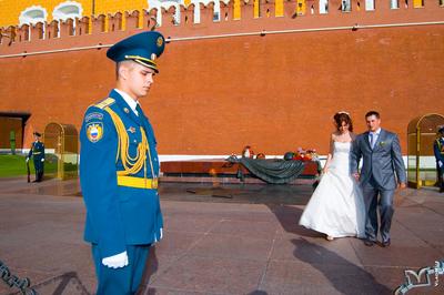 Члены Коллегии Минобороны России возложили цветы и венки к Могиле  Неизвестного Солдата у Кремлевской стены : Министерство обороны Российской  Федерации