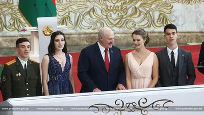 Юные, но уже заслуженные представители молодого поколения собрались во  Дворце Независимости на новогодний бал - Белорусский государственный  университет физической культуры