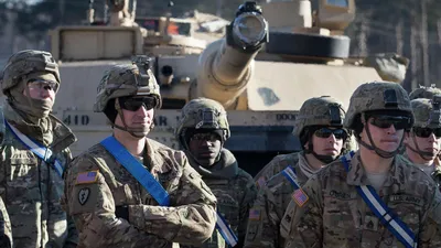 Морпехи США в Афганистане вновь оскандалились: позировали на фоне флага с  символикой СС
