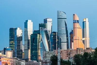 Вид на комплекс зданий Москва-Сити с набережной Тараса Шевченко
