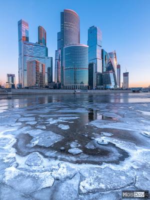 Москва-Сити в тумане. Технический балкон комплекса \"Миракс-Плаза\". —  Teletype