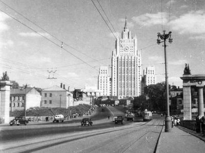 Такси у станции метро «Дворец Советов» - Retro photos