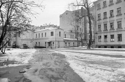 Фото \"Московские дома и дворы конца 80-х годов\", 1990 год, г. Москва -  История России в фотографиях