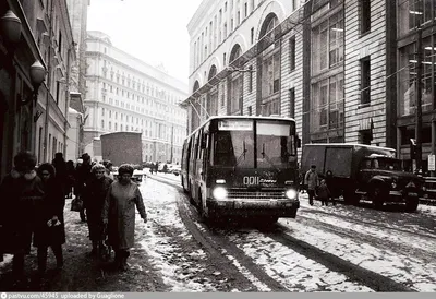 Москва 1980-х годов, семейная пара …» — создано в Шедевруме