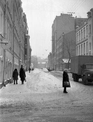 Помните? Фотографии Москвы и москвичей в середине 1980-х годов - На руинах  Страны Советов - 18 января - 43188014994 - Медиаплатформа МирТесен