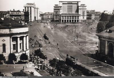 Lumiere Gallery - Выставка «Москва Наума Грановского 1920-1980». Купить  билеты www.lumiere.ru/exhibitions/id-264/ Проспект Калинина стал наглядным  воплощением новой волны в советской архитектуре 1960-х годов. Это был самый  радикальный вариант ...