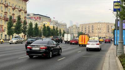Москва сегодня красивая. Смотришь …» — создано в Шедевруме