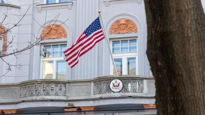 Новое консульство США в Москве приняло первых посетителей - ТАСС