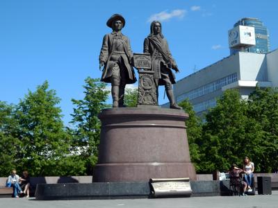 Памятник Татищеву и де Геннину — Википедия