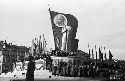 В Екатеринбурге к трехсотлетию города установили монумент «Слава труду» »  Вечерние ведомости