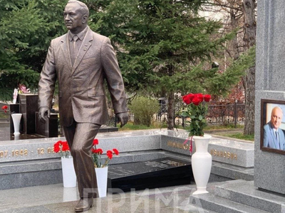 Памятник художнику Андрею Поздееву - Appreal
