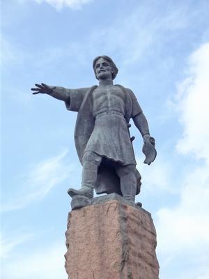 На красноярском Бадалыке установили памятник экс-мэру Петру Пимашкову в  полный рост » Запад24