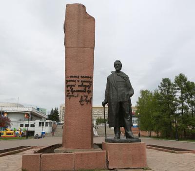 Красноярск Архиерейский дом Лука, архиепископ Крымский Памятник Фотография