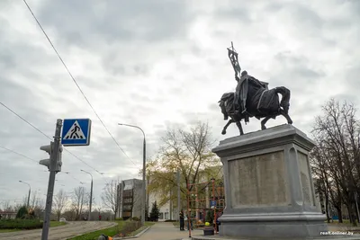 В Минске устанавливают огромный памятник. Статуя конная (и это редкость),  вот как она выглядит