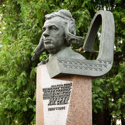 Памятник Леониду Беда в Минске на Московском (Восточном) кладбище