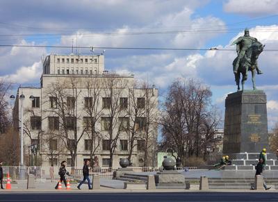 Искусствоведы высказались о новой скульптуре на Болотной набережной в Москве  – Москва 24, 17.08.2021