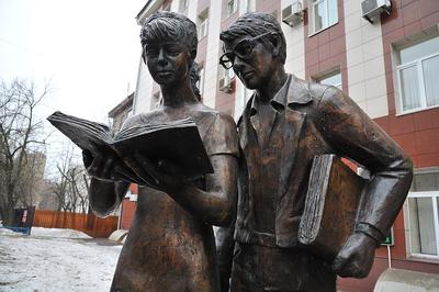 Памятник Лесе Украинке, жанровая скульптура, Москва, Украинский бульвар —  Яндекс Карты