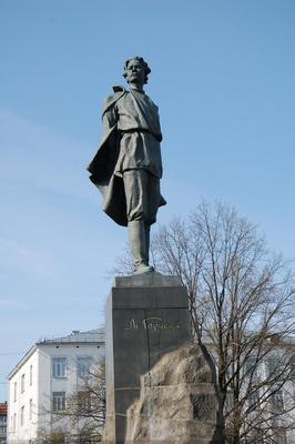 Памятник Максиму Горькому на одноименной площади в Нижнем Новгороде будет  отреставрирован к концу августа 2017 года | Медиапроект «Столица Нижний»