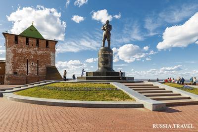 Смотровая площадка на набережной Федоровского и памятник Жюлю Верну, Нижний  Новгород