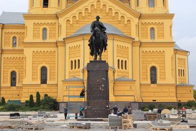 Памятник Александру Невскому установили на Стрелке в Нижнем Новгороде