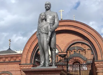 Какой самый высокий памятник в Новосибирске?
