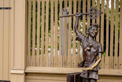 Памятник - Золотой Ключик А.Толстой в Самаре, ул. Фрунзе, 155 - фото,  отзывы 2024, рейтинг, телефон и адрес