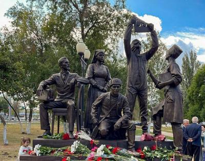 Наследие и наставничество»: в Самаре открыли памятник медицинским работникам