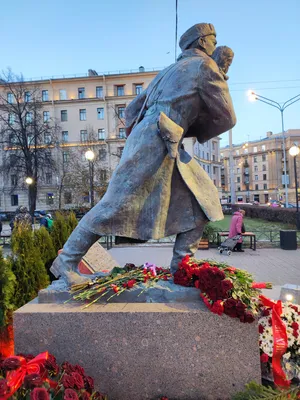 Непарадный монумент: история памятника императору Александру III в Санкт- Петербурге