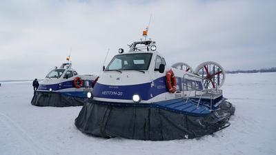 Подушки» на льду: Волга в Самаре держит оборону от весны, а флот работает в  экстремальном режиме