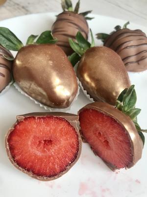 Букеты из клубники в шоколаде купить в Москве и СПБ - заказать набор ягод с  доставкой в подарок
