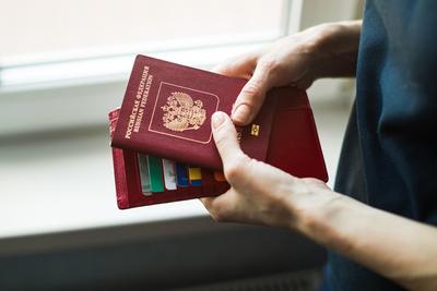 Загранпаспорт для мужчин до 27 лет в Москве, помощь в оформлении  загранпаспорта, сроки и цены - Pasport.pro