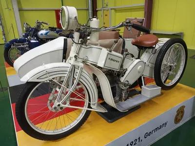 Купить сборную модель полугусеничного мотоцикла Sd.Kfz.2 (Kettenkrad)  Кеттенкрад, масштаб 1:72 (Моделист)