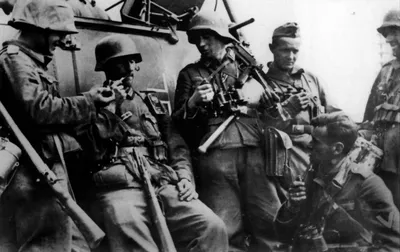 Перекур немецких солдат в Сталинграде — военное фото
