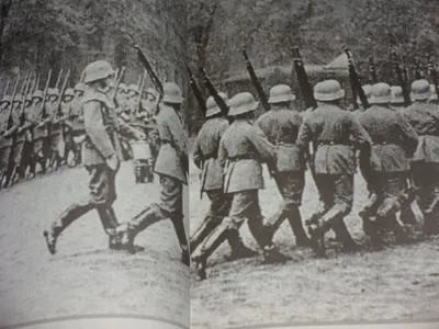 Немецкие солдаты на марше на восточном фронте — военное фото