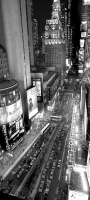 С места происшествия ночью по всему городу Манхэттена в нью-йорке со  многими загоренных зданий Редакционное Фотография - изображение  насчитывающей дело, молебствие: 213663357