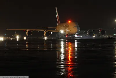 A-380 Emirates Москва - Дубай ночной перелёт - YouTube