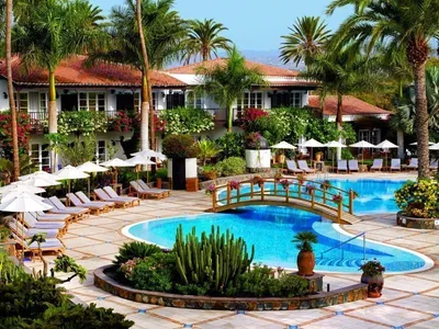 10 лучших отелей с бассейном в Испании | Booking.com