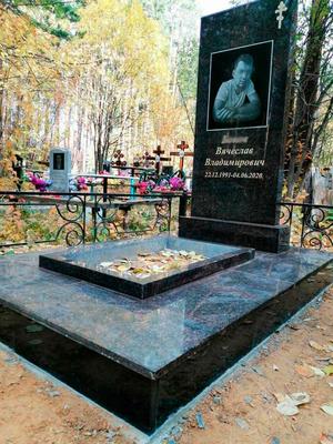Памятники на могилу из гранита в Екатеринбурге, цены и фото на сайте