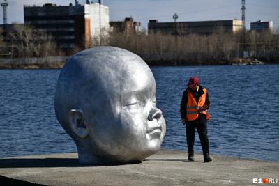 В Екатеринбурге на Визовском пруду появилась металлическая голова ребенка -  13 апреля 2023 - ФОНТАНКА.ру