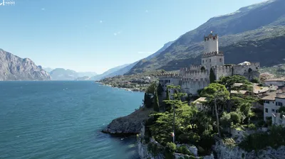Time Voyage - Потрясающее озеро Гарда❤️, Италия! Гарда является одном из  самых живописных озер не только Италии, но и всего мира. Прибрежная полоса  озера характеризуется мягким климатом. Благодаря тому, что озеро Гарда