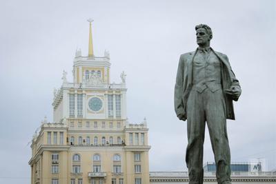 Самые высокие памятники Москвы: Монумент Победы, «Покорителям космоса»,  «Рабочий и колхозница» и другие.