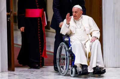 Казалось бы, причём тут нейросети: Папа Римский в дутом пуховике покоряет  Интернет