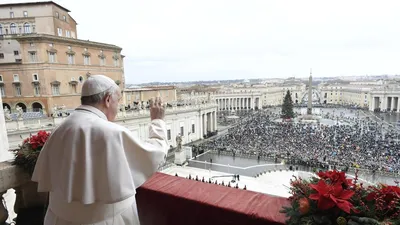 Папу Римского снова госпитализировали: ему проведут операцию