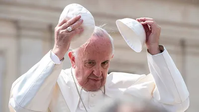 В Ватикане назвали стабильным состояние бывшего папы римского Бенедикта —  РБК