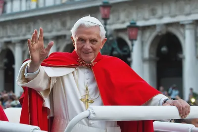 Папу Римского Франциска госпитализировали – в Ватикане назвали причину