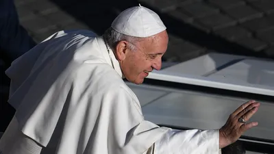Часы Папы Римского Франциска. Вы будете удивлены что он носит! —  Angrycube.ru